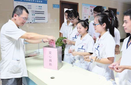 湖口一患者家贫无钱治病，医院为其捐款22800元