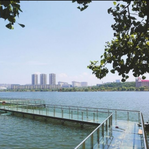 玻璃栈道赏美景 市民又添新去处