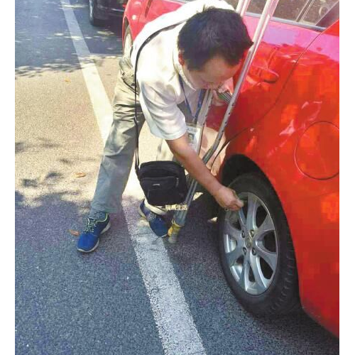 停管中心两名收费员有点“任性”