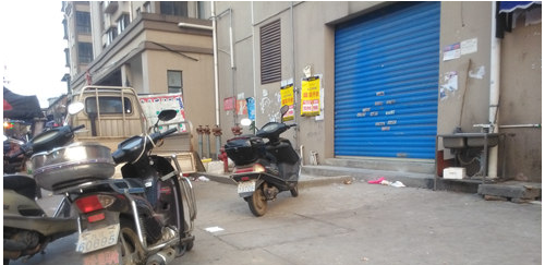 九江濂溪区30岁男子抱骨灰盒跪地乞讨 曾拒绝去救助站