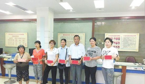 庐峰花园社区:老党员“隐姓埋名” 多次为困难户献爱心