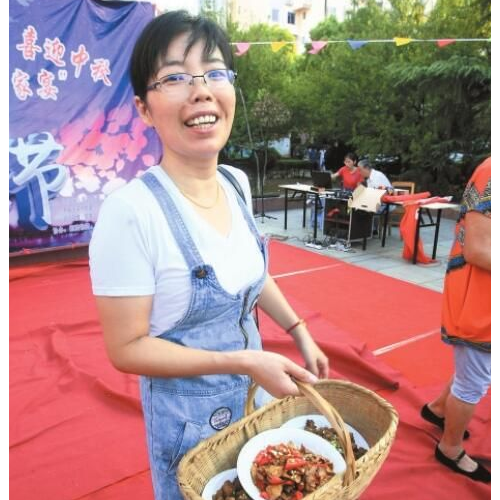 人民路街道湖滨社区:“百家宴”吃出浓浓亲情味