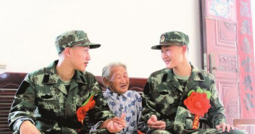 湖口县一对双胞胎成边防水警新兵