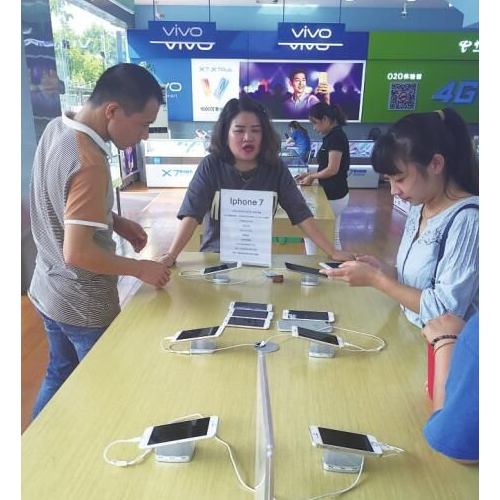 九江iPhone7手机炒到2万以上 实体店看的多、买的少