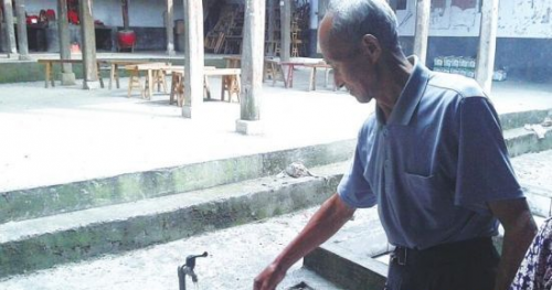 瑞昌市花园乡下皮坑村遭遇用水难 百余村民共用一个水龙头
