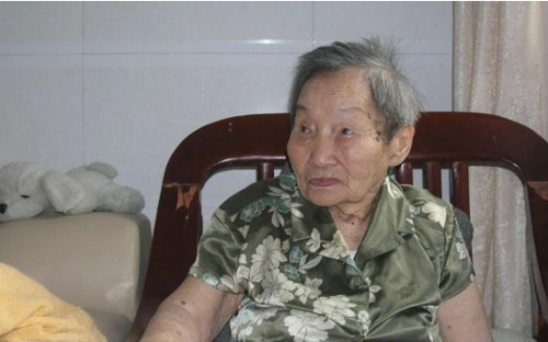 九旬老太与叔父失散多年 儿子为其发帖寻亲