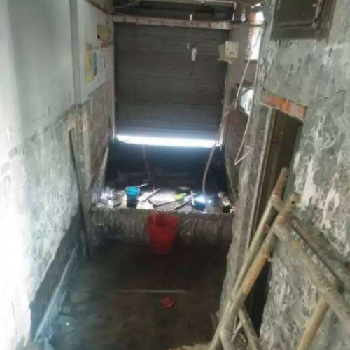 湖口钟山小区一住户私挖地下室  楼上住户心慌慌