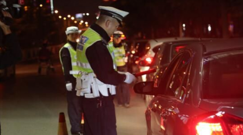 九江：打击各类交通违法行为夜间不松懈