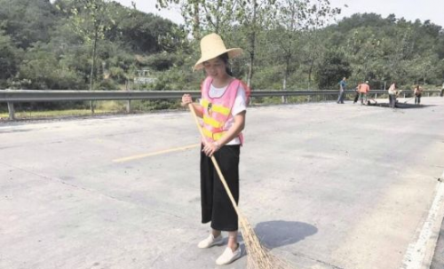 巾帼不让须眉 汗水谱写青春