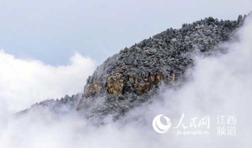 高清图:低温雨雪带来美景 九江庐山披"银装"