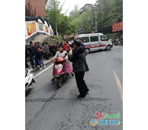 彭泽县城关完小12岁女生坠楼 暂无生命危险（图）