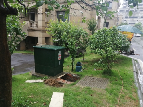 宇龙·湖畔花园电缆烧坏导致小区停电，引发业主质疑——