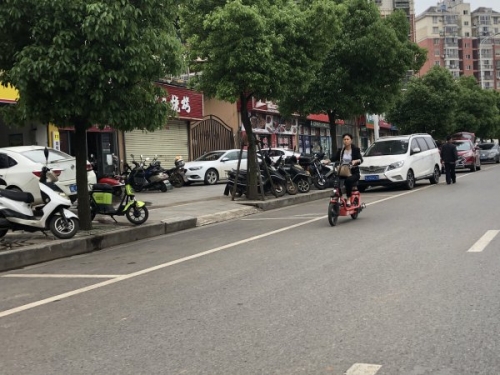 疫后出行变化大 共享电动车、出租车一家欢喜一家愁