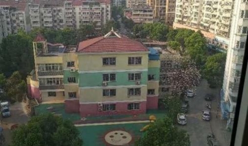 庐峰小区北区一消防通道被占用？社区回复：非消防通道