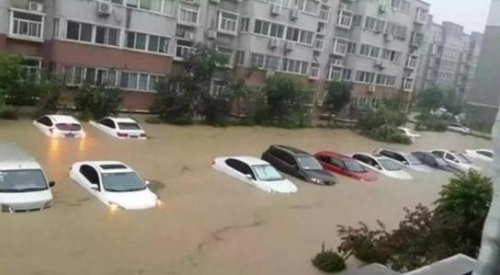 七月的雨致九江大量汽车被泡 保险理赔你该知道这些