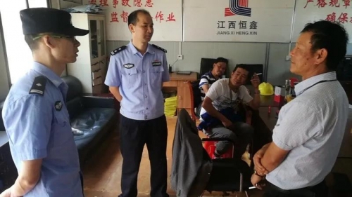 帅气小伙离家出走一个月变“流浪汉”，民警及时劝返