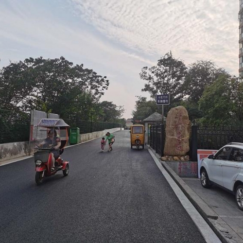裕泰路路灯不亮影响居民出行 社区：将进行维修