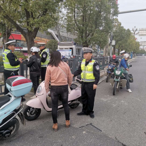未戴头盔，罚！九江交警开展电动车、摩托车专项整治行动