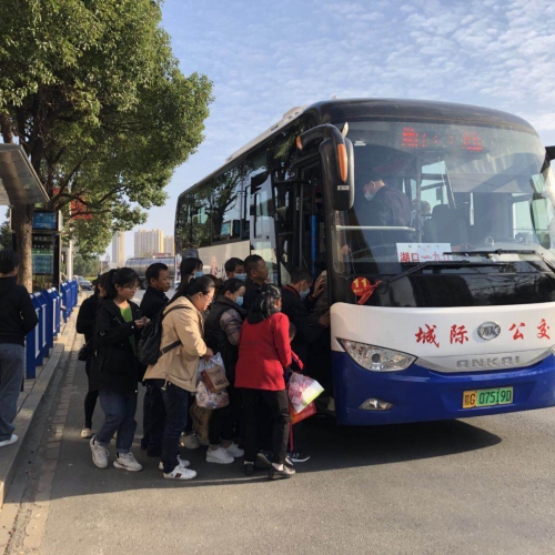 网友质疑九江至湖口大客车占用公交站点？真相是…