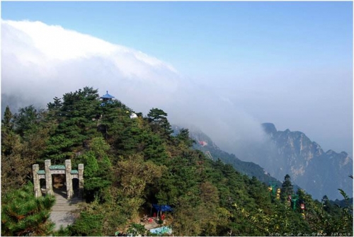 明日起，三叠泉、五老峰、汉阳峰等景区暂行封闭