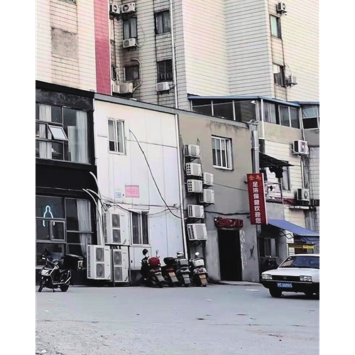 KTV夜间噪音扰民 环保部门：如噪音超过规定标准，将责令整改