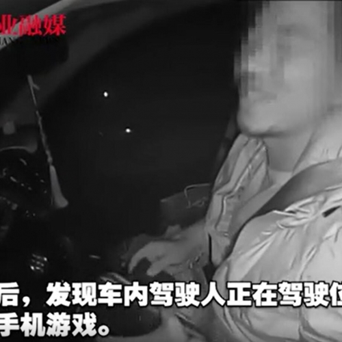 九江一男子夜晚高速上违法停车玩游戏，竟表示“8点开始攻城了”