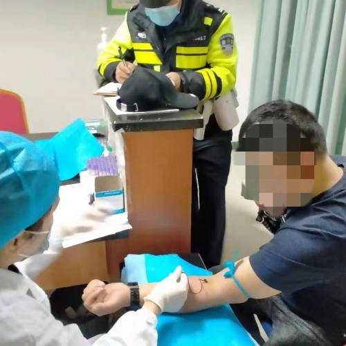 两天查获酒驾22起！九江交警深夜抓“醉猫”