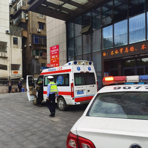 车上有危重病人！九江公安交警开辟绿色通道紧急送医
