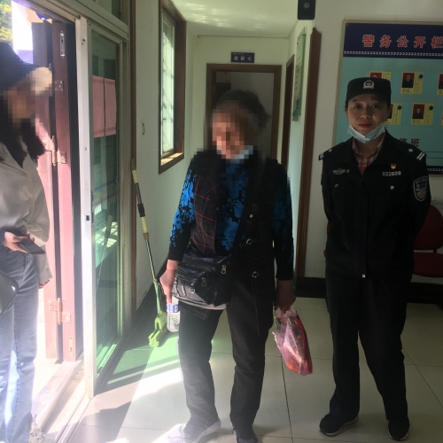暖心！老人与景区家人走散，民警相助迅速找回家人