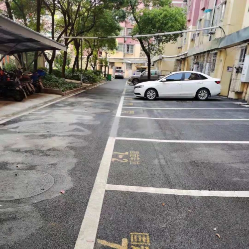 ​不同车位收费一样！南湖小区业主表示不公平